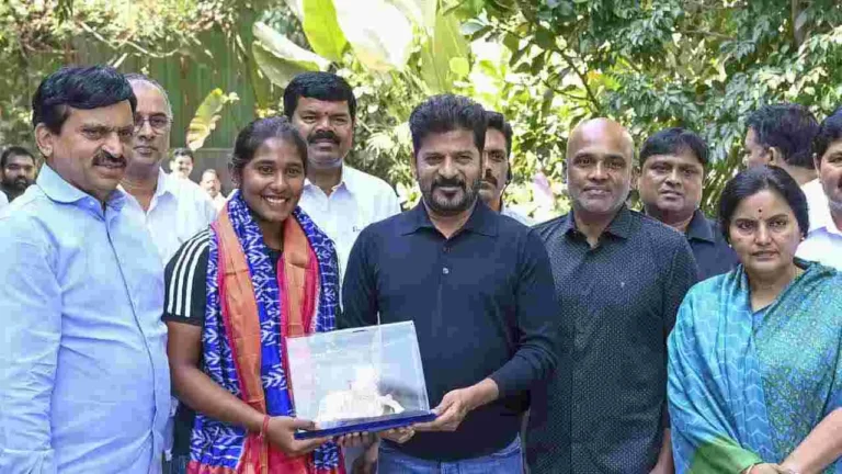Trisha Reddy was felicitated by CM Revanth Reddy
